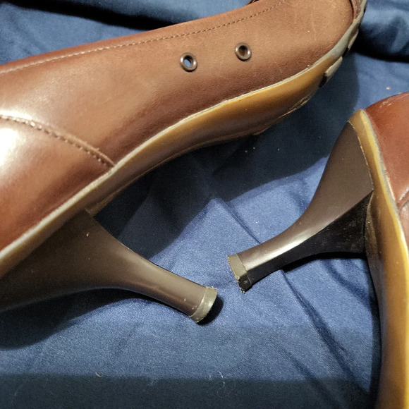 BCBGirls Vintage Amata‎ Chocolate Brown Buckle Pointed Leather Preppy Heels 9.5 - Picture 10 of 12